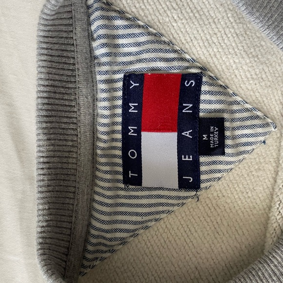 Tommy Hilfiger grey crewneck sweater. - Picture 2 of 4